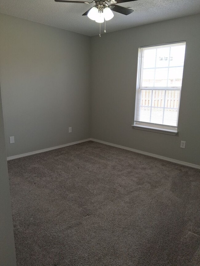 Building Photo - 3306 SW Landau Ct