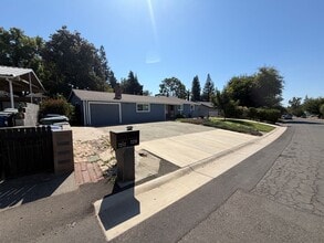 Building Photo - 7210 Zelinda Dr