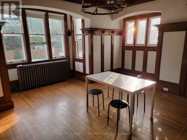 Photo du bâtiment - 43 Barnesdale Ave S