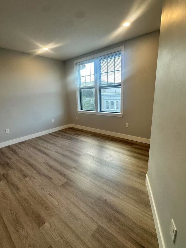 Foto del edificio - 2104 Reed St