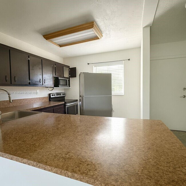 Foto del edificio - 7860 Camino Real