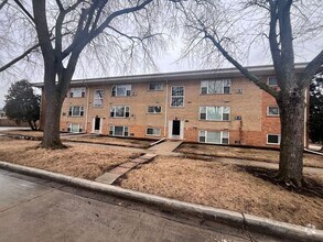 Building Photo - 335 N Yale Ave