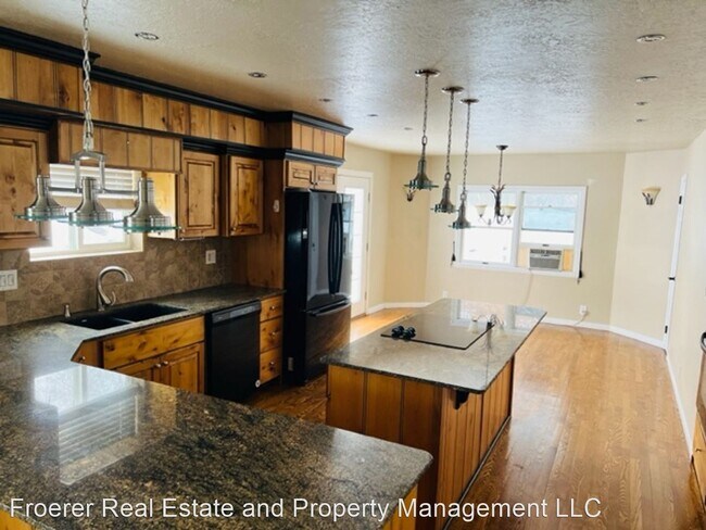 Building Photo - 6 br, 3.5 bath House - 567 S 500 E