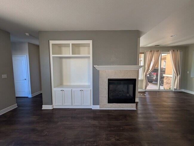 Building Photo - 208 Yellow Rose Cir