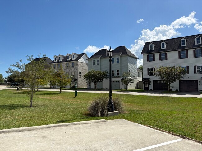 Afuera - Charlestown Apartment Homes