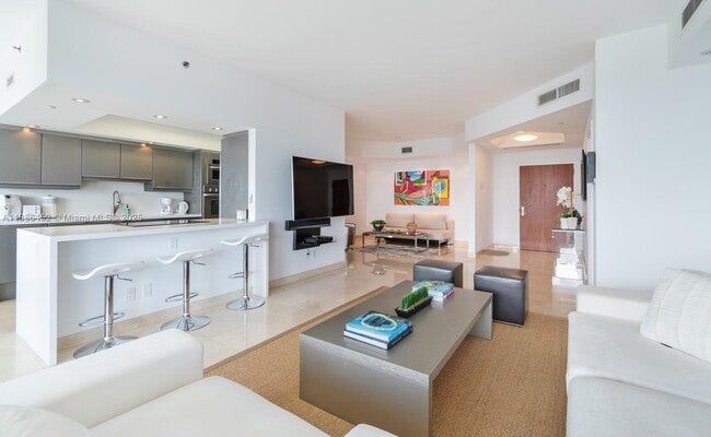 Foto del edificio - 7000 Island Blvd