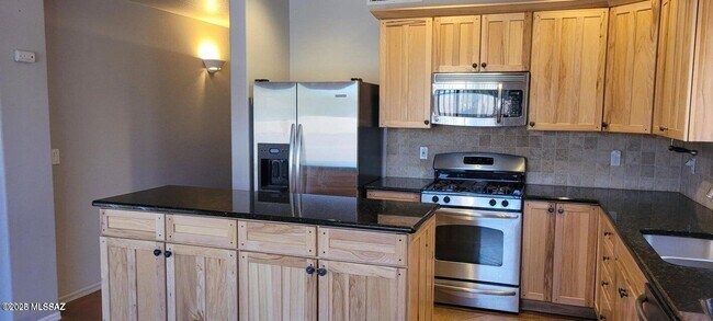 Foto del edificio - Northwest 4 Bedroom Pool Home