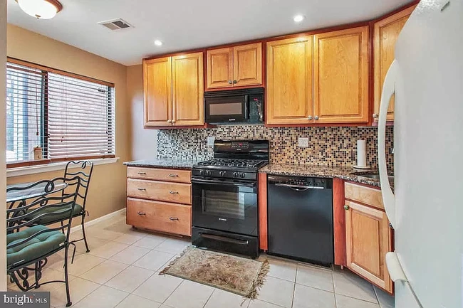 Kitchen with granite countertop - 3709 Birchwood Ct