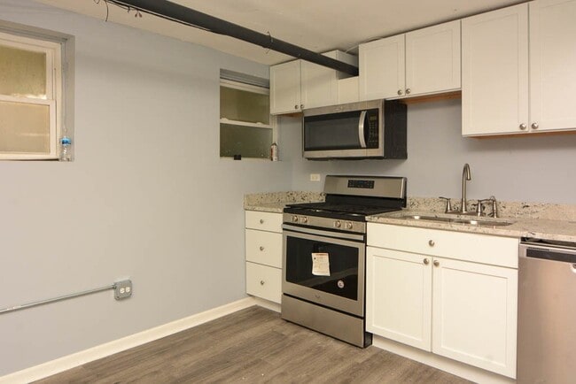 Building Photo - 5534 N Artesian Ave