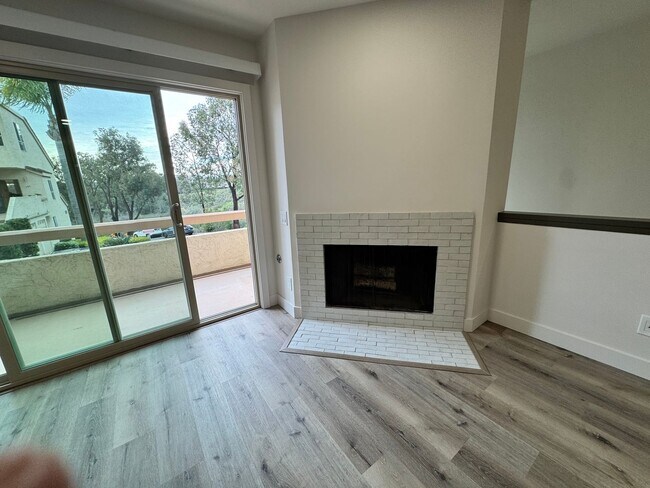 Foto del edificio - Welcome to this stunning Tierrasanta 1-bedroom, 1-bathroom