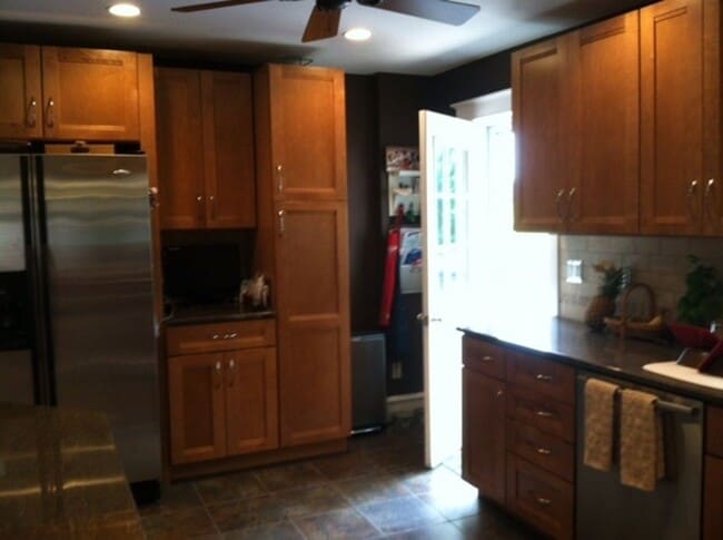 Building Photo - 207 E. 11th Ave