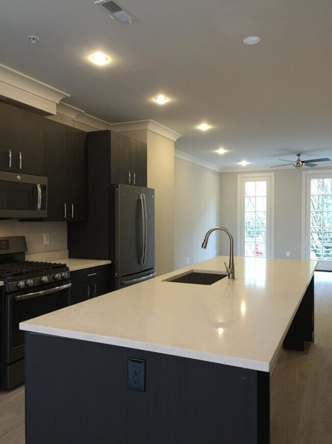 Foto del edificio - 916 N Buchanan Ct