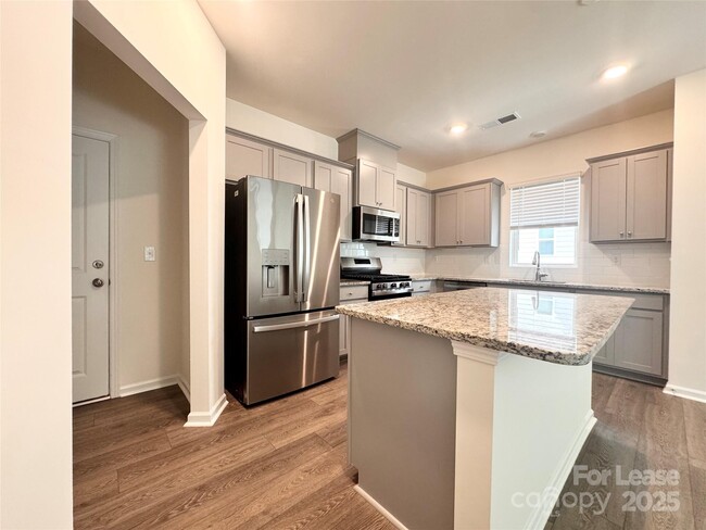Foto del edificio - 2743 Yeager Dr NW