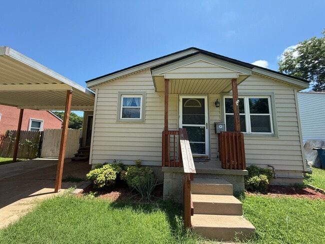 Foto del edificio - Adorable 3/1 Bungalow with $150 flat fee utilities