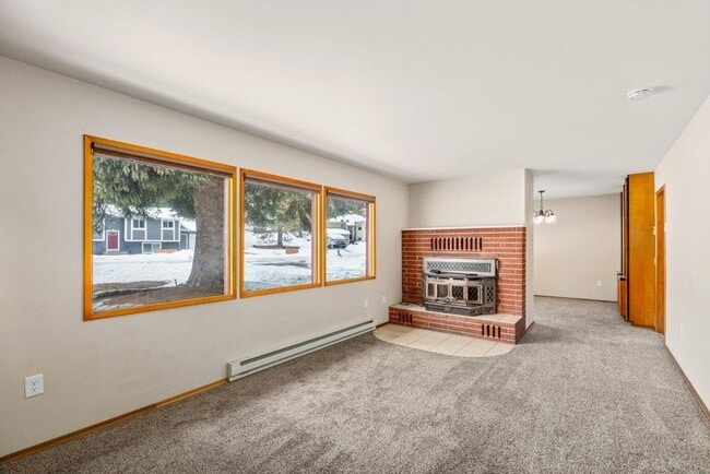 Building Photo - 3 bed 2 bathroom home in Newport
