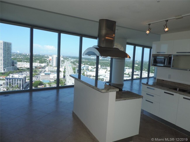 Foto del edificio - 601 NE 36th St