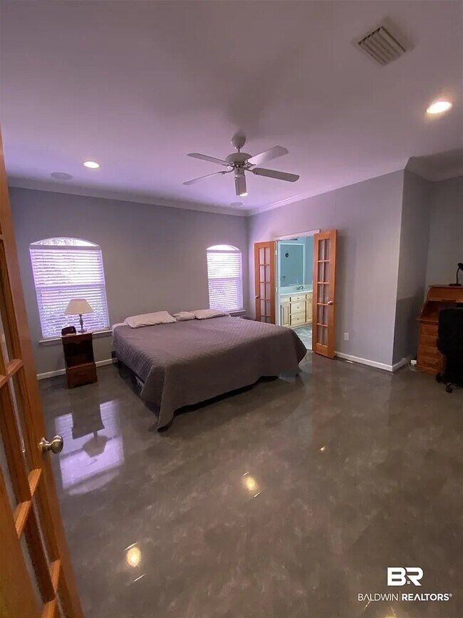 Foto del edificio - 106 Riveroaks Dr
