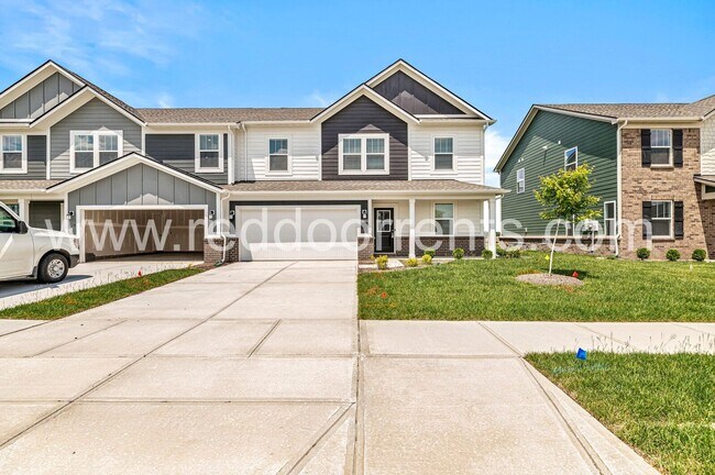 Building Photo - Stylish 3BR/2BA Duplex with Garage | Near ...