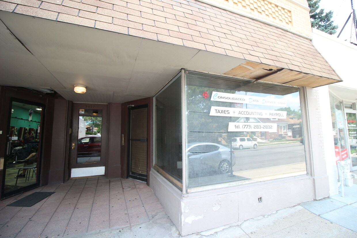 Primary Photo - 5429 W Addison St