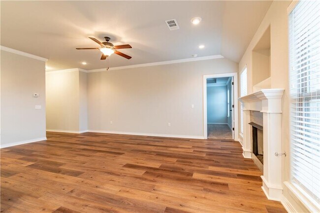 Building Photo - 4487 W Divide Dr