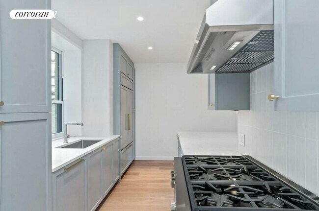 Building Photo - 40 E 62nd St
