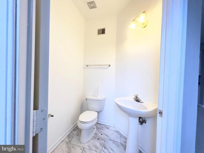Foto del edificio - 3805 Meadow Trail Ln