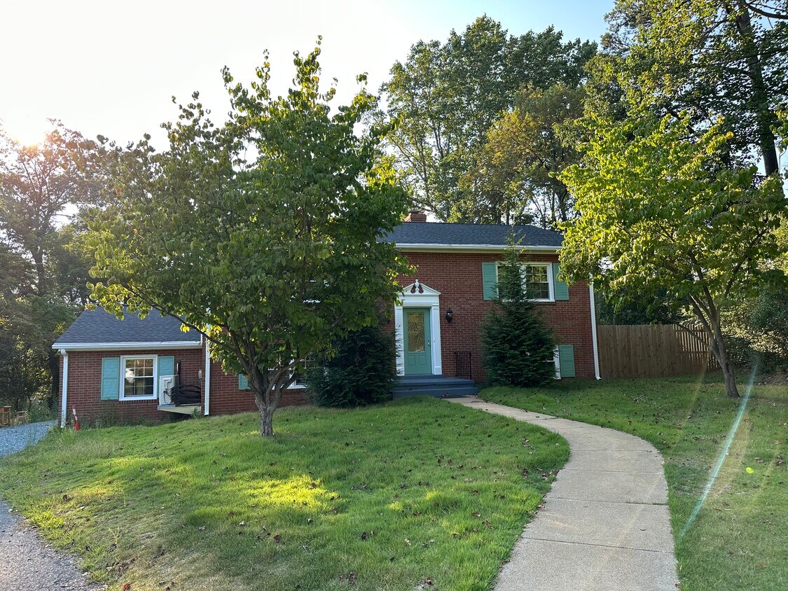 Primary Photo - 308 Brentwood Rd