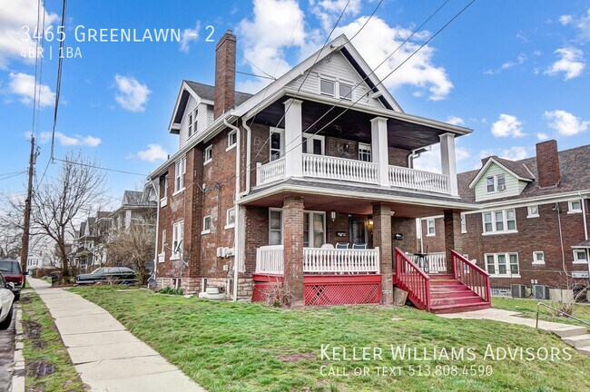 Foto del edificio - Spacious 4BR in 2 family