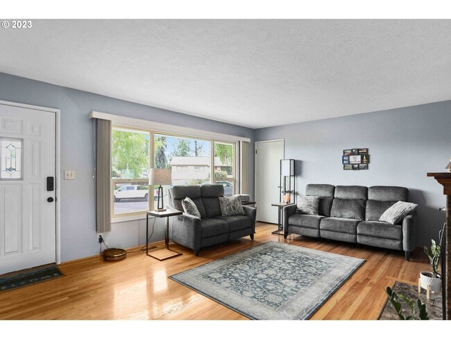 Building Photo - Great Home on 1/3 Acre