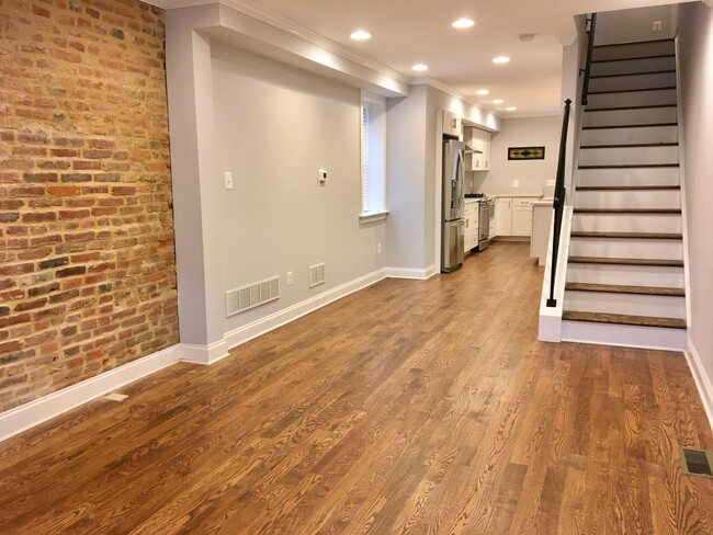 Foto del edificio - Gorgeous 3 Bed/3 Bath Renovated Townhome w...