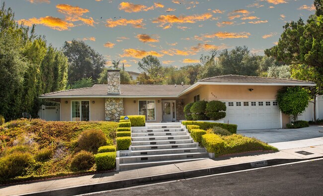 Building Photo - 3532 Green Vista Dr