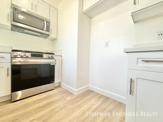 Foto del edificio - 6337 Whitsett Ave