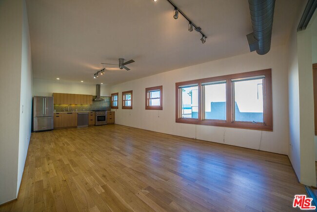 Foto del edificio - 8 Brooks Ave
