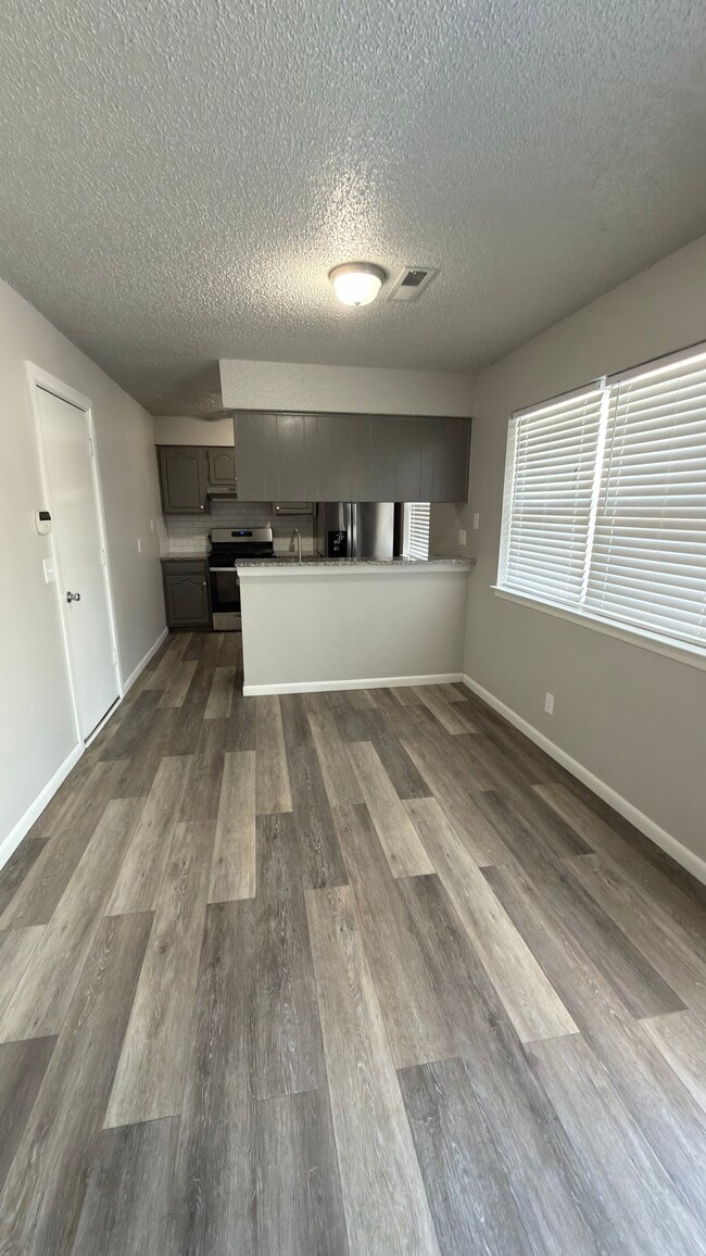 Foto del edificio - 150 W Kent St