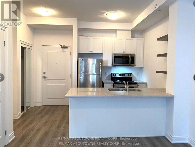 Building Photo - 125 Shoreview Pl