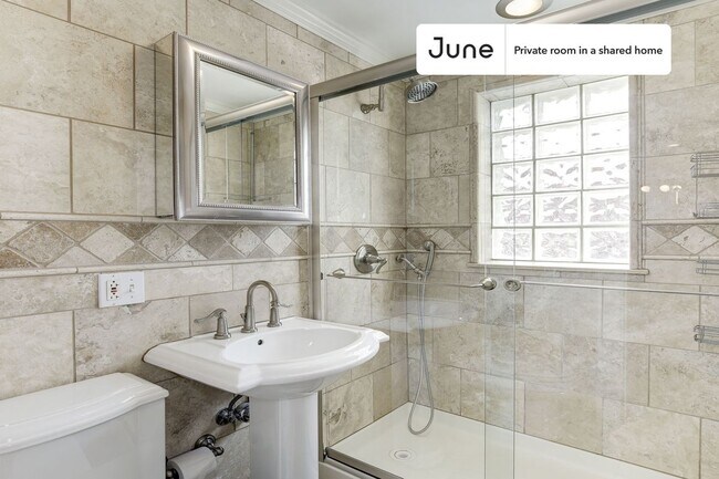 Foto del edificio - Room in Shared 4 bed/3 bath home