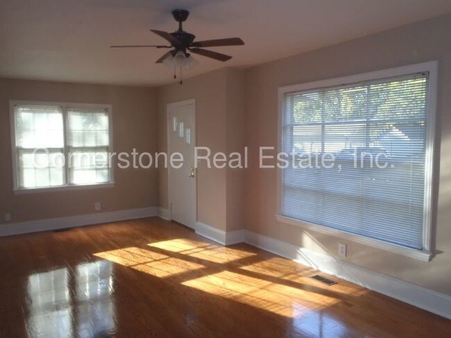 Building Photo - 5457 Pinecrest St
