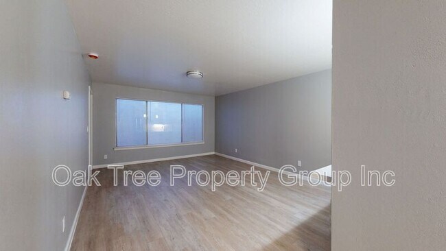 Foto del edificio - Oak Grove - 351 Lester
