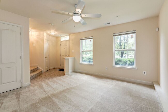 Foto del edificio - 3 Bed 3.5 Bath - Silver Spring Townhouse -...
