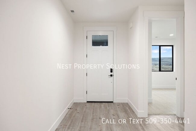 Building Photo - 930 L St NE