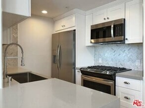 Building Photo - 301 S Swall Dr