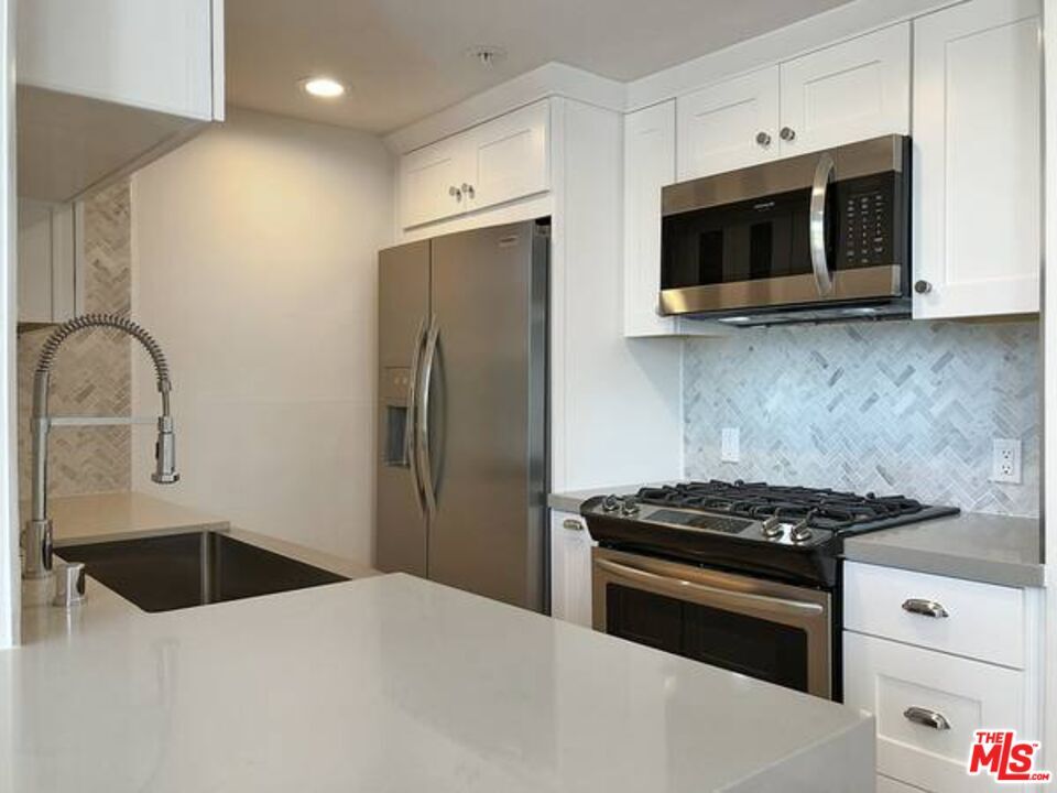 Foto principal - 301 S Swall Dr