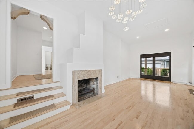 Building Photo - 502 47th St