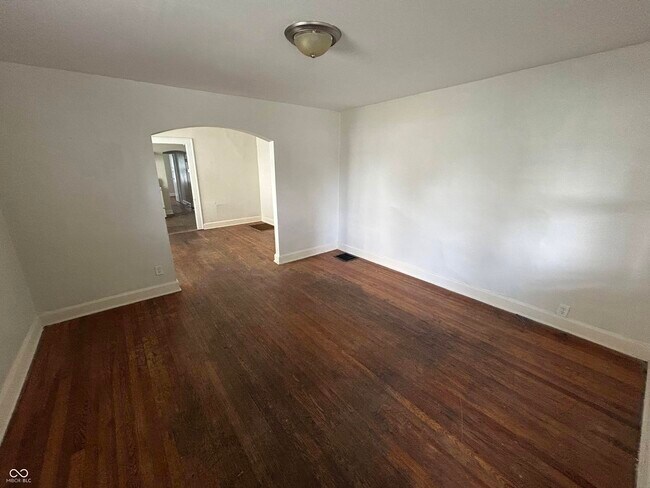 Foto del edificio - 823 N Bradley Ave
