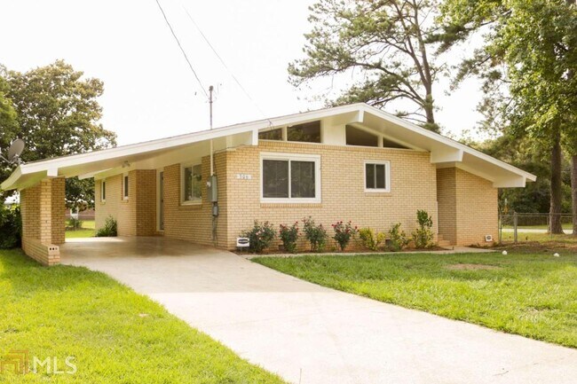 Building Photo - 306 E Imperial Cir