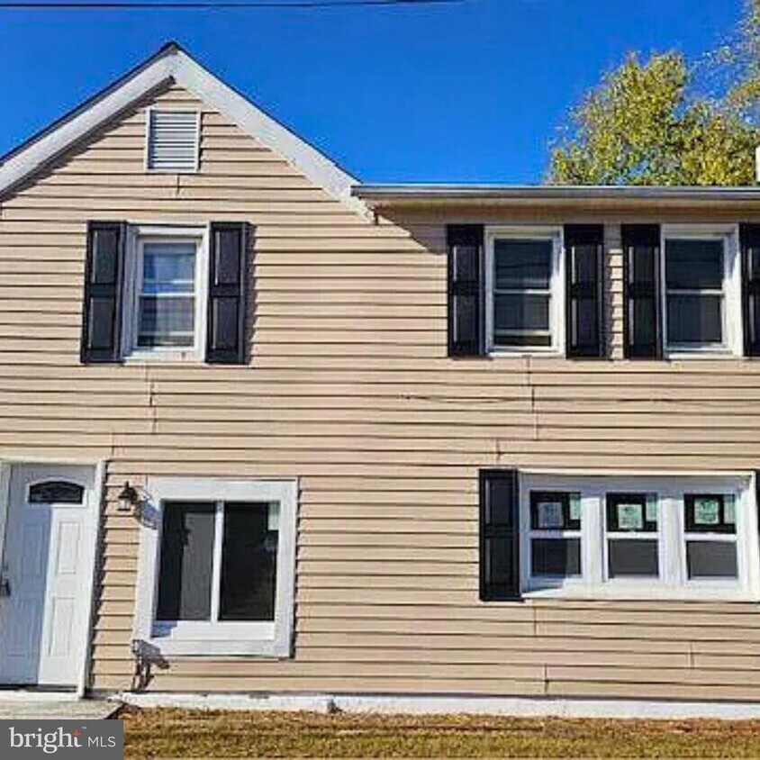 Foto principal - 94 Buttonwood Ave