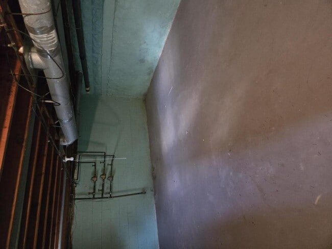 Building Photo - 1364 W Midland Rd