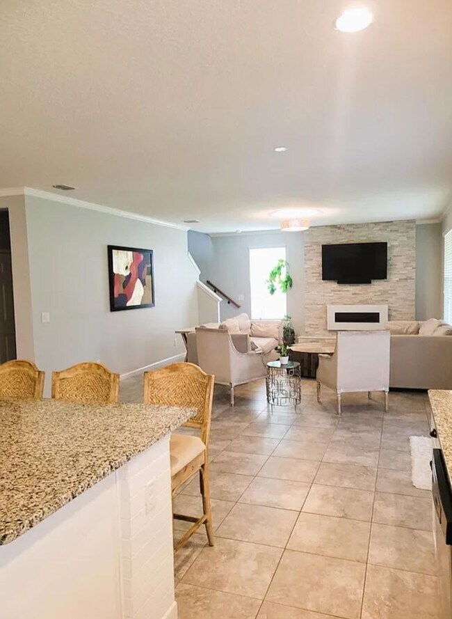 Foto del edificio - Spacious 4-Bedroom Home in Amelia Walk wit...
