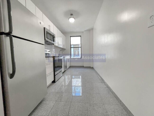 Building Photo - 664 W 163rd St
