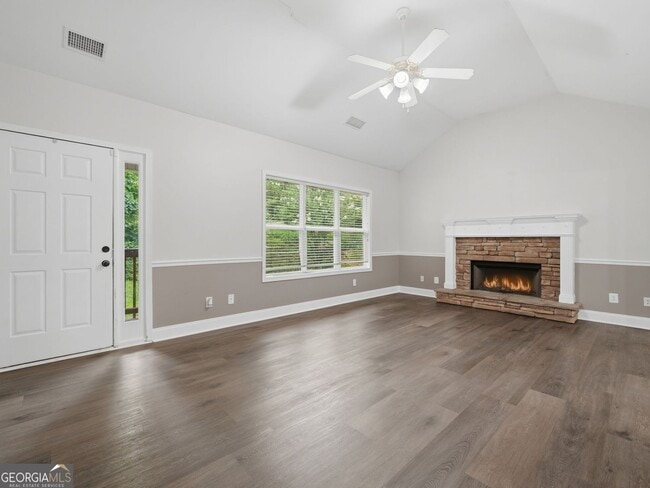 Building Photo - 166 Cove Hill